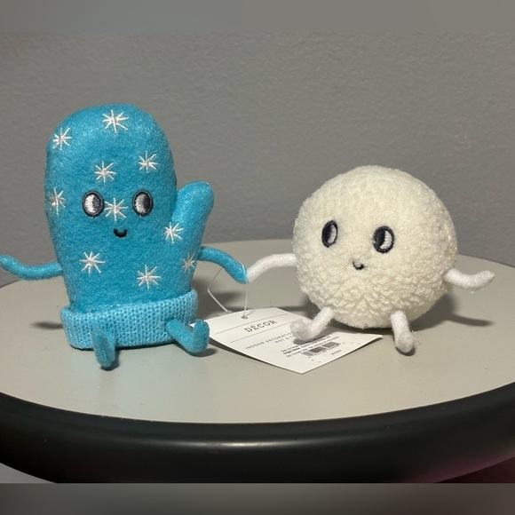 Target Wondershop Felt Mitten & Snowball Duo - Picture 1 of 13